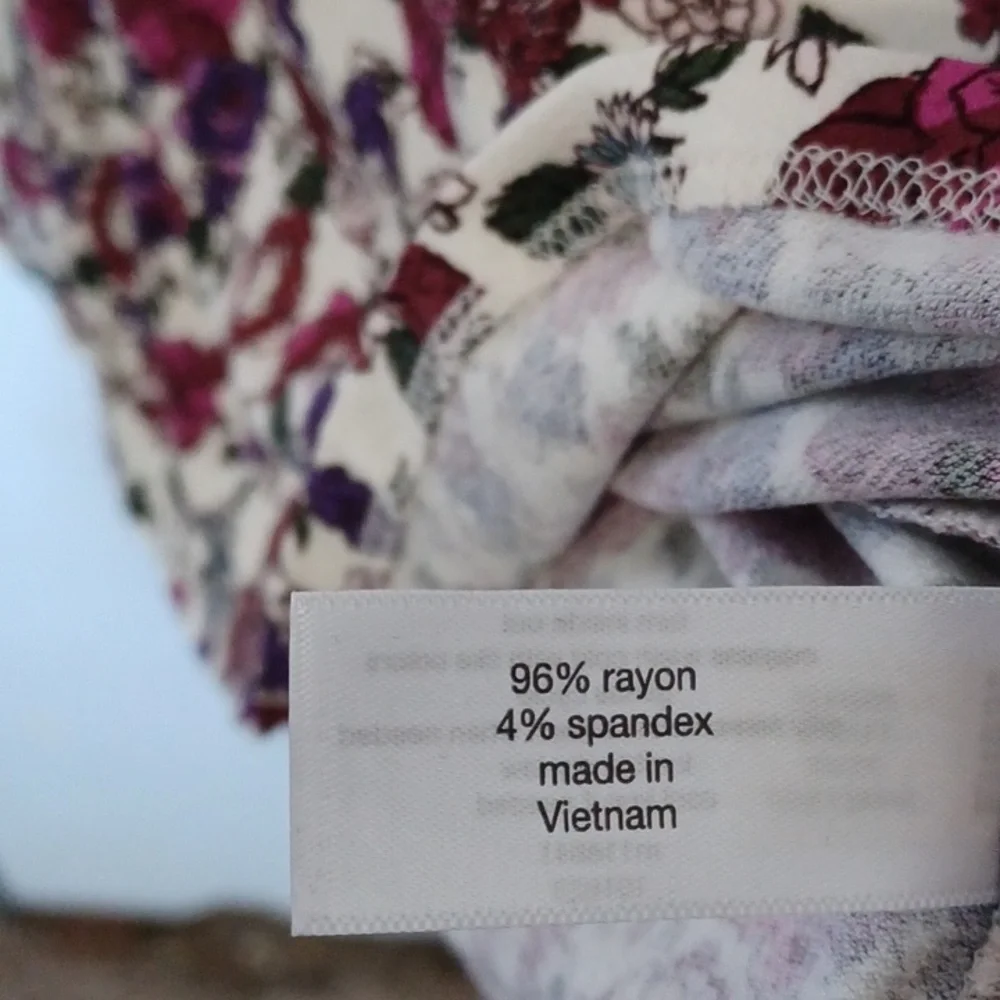NWT Flowy, Floral Tunic!!! - Picture 5 of 6